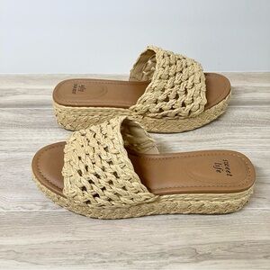 SWEET LIFE Raffia Platform Sandal 10 Slides NEW Resort Vacation Preppy Beach
